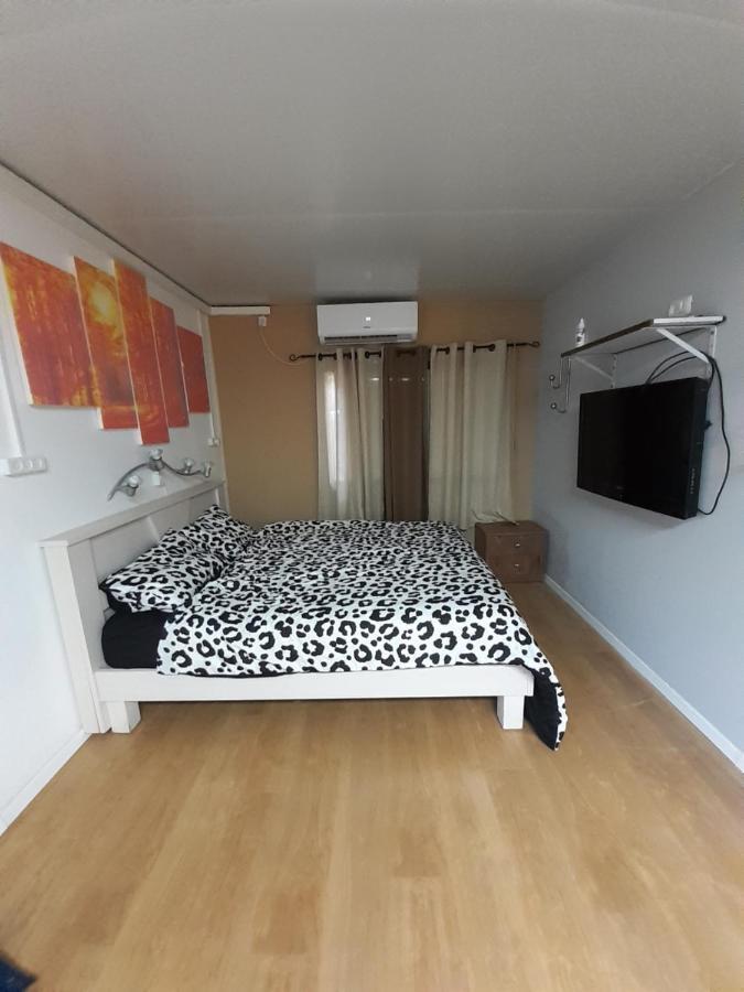 Suite- Studio- Zimmer Bet Sheʼan Exteriör bild