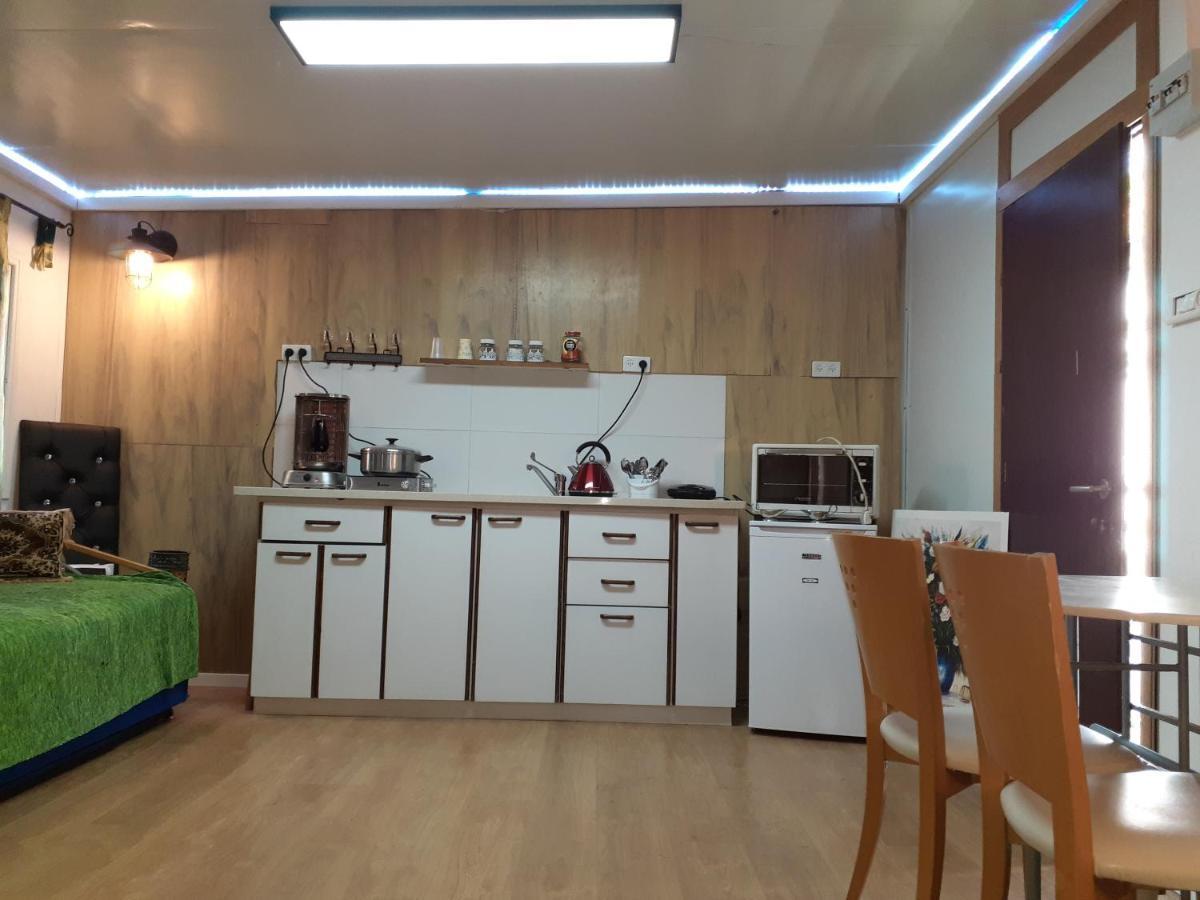 Suite- Studio- Zimmer Bet Sheʼan Exteriör bild